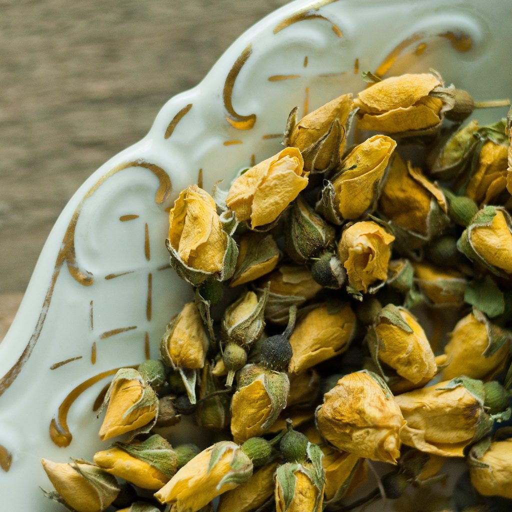 Rožu pumpuri dzelteni